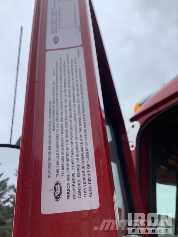 Mack CXU613 Truck Tractor Units