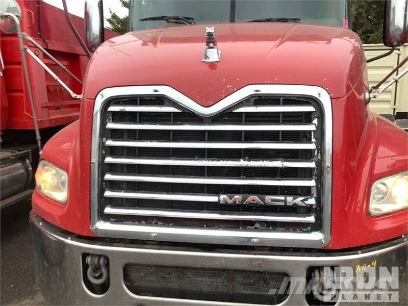 Mack CXU613 Prime Movers