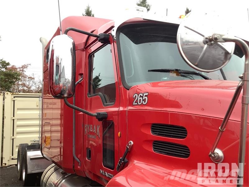 Mack CXU613 Prime Movers