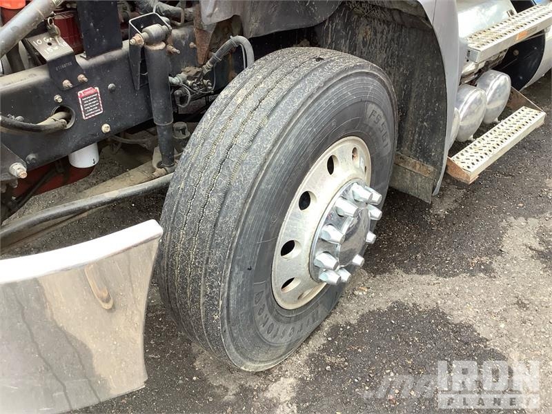 Mack CXU613 Truck Tractor Units