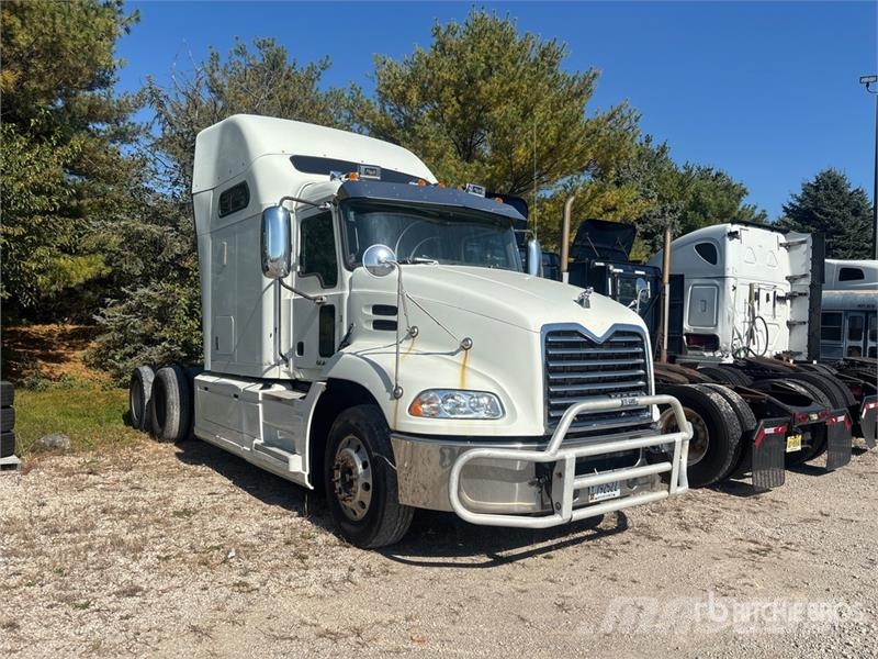 Mack CXU613 Trekkers