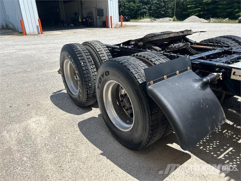 Mack CXU613 曳引機組件