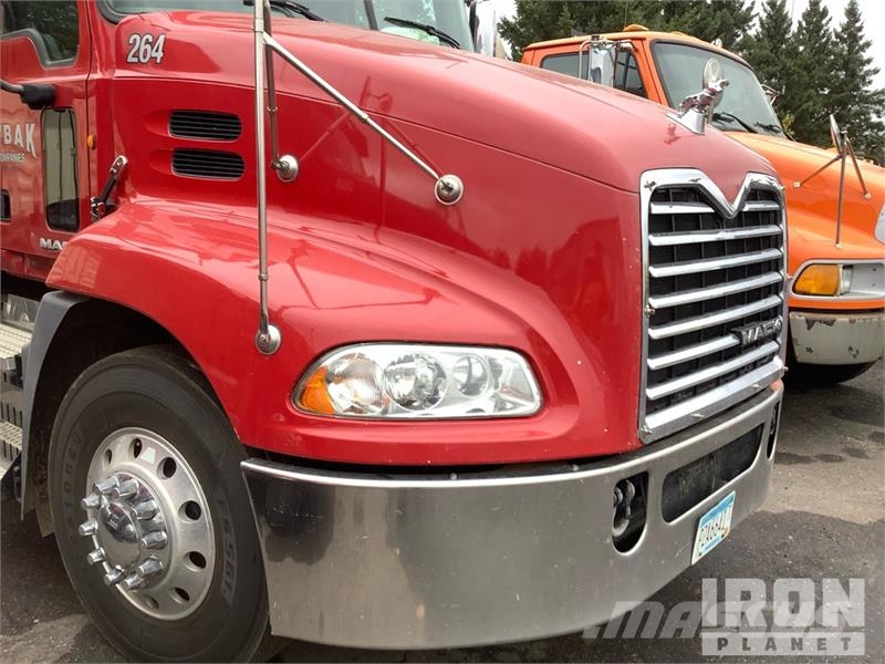 Mack CXU613 Truck Tractor Units