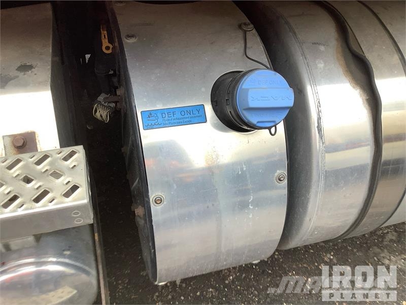 Mack CXU613 Truck Tractor Units