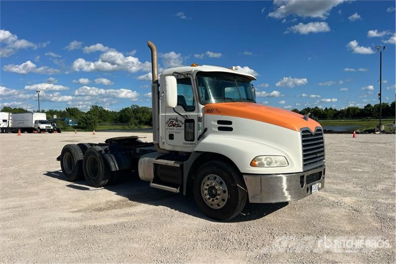 Mack CXU613 曳引機組件