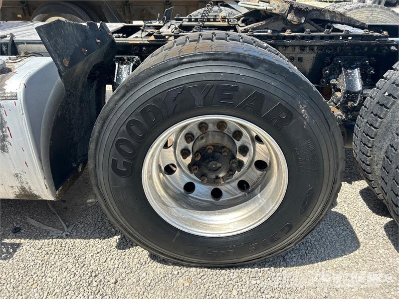 Mack CXU613 曳引機組件
