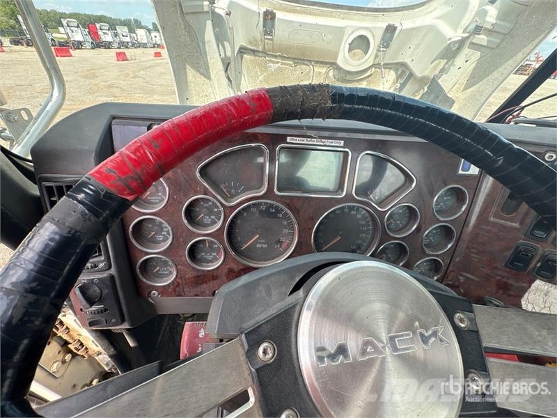 Mack CXU613 وحدات الجر