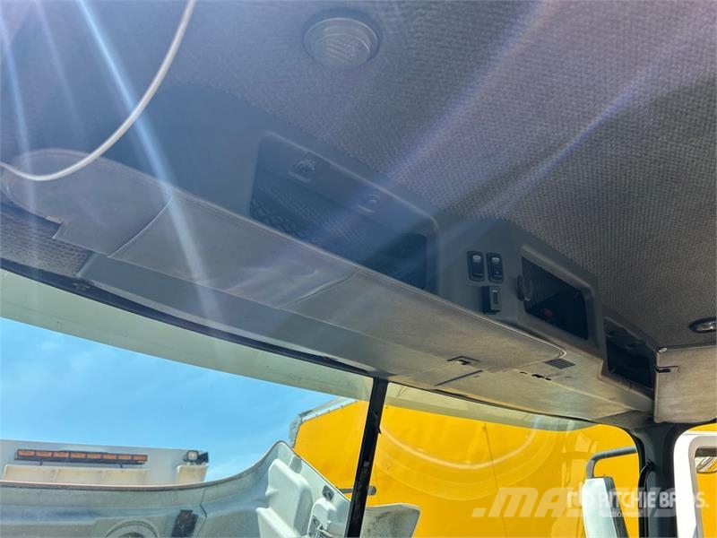 Mack CXU613 曳引機組件