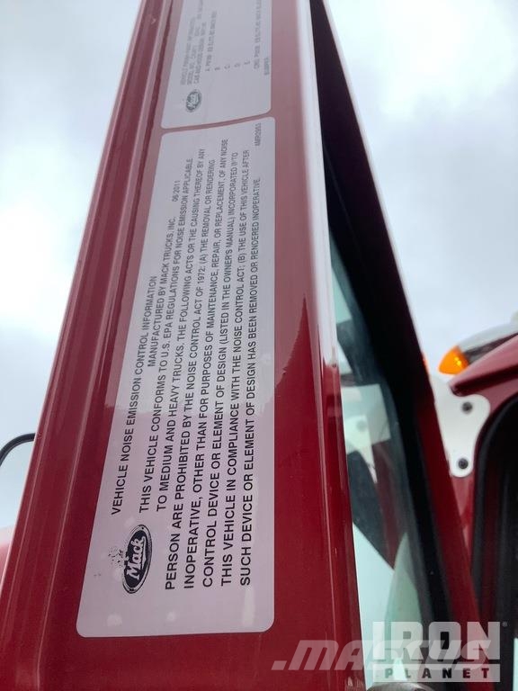 Mack CXU613 Prime Movers