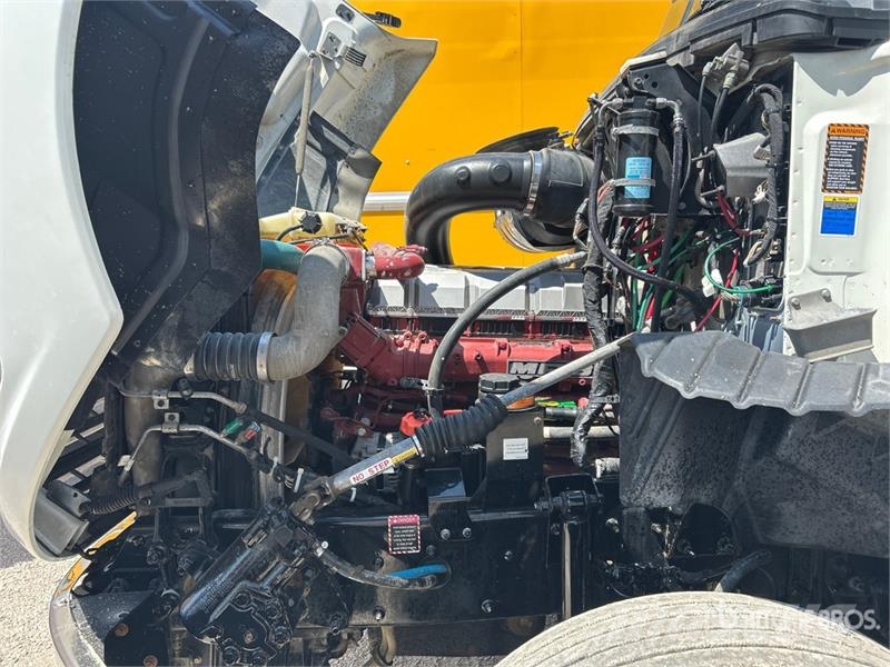 Mack CXU613 曳引機組件