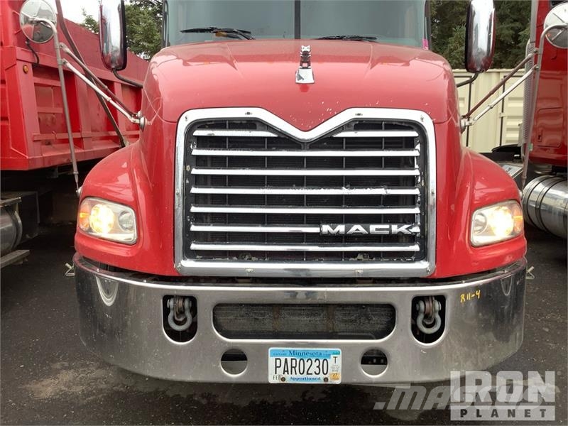 Mack CXU613 Prime Movers