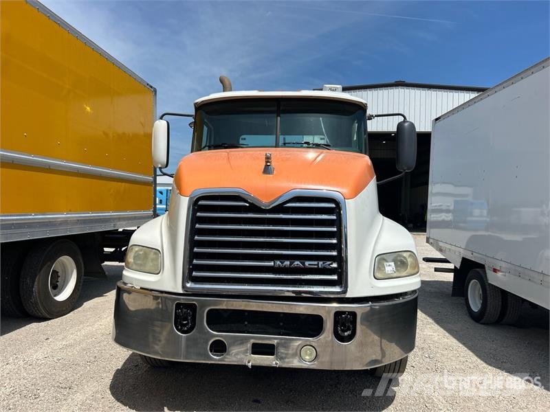 Mack CXU613 曳引機組件