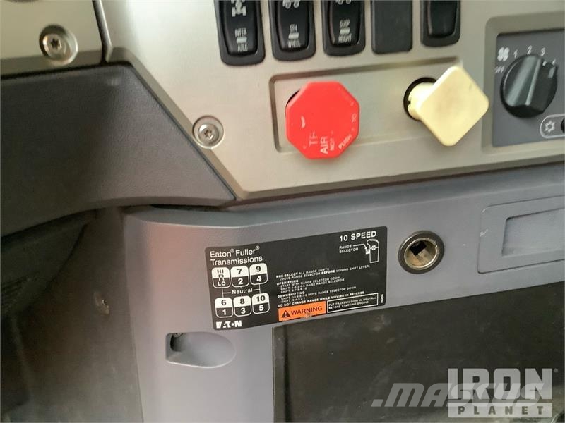 Mack CXU613 Truck Tractor Units