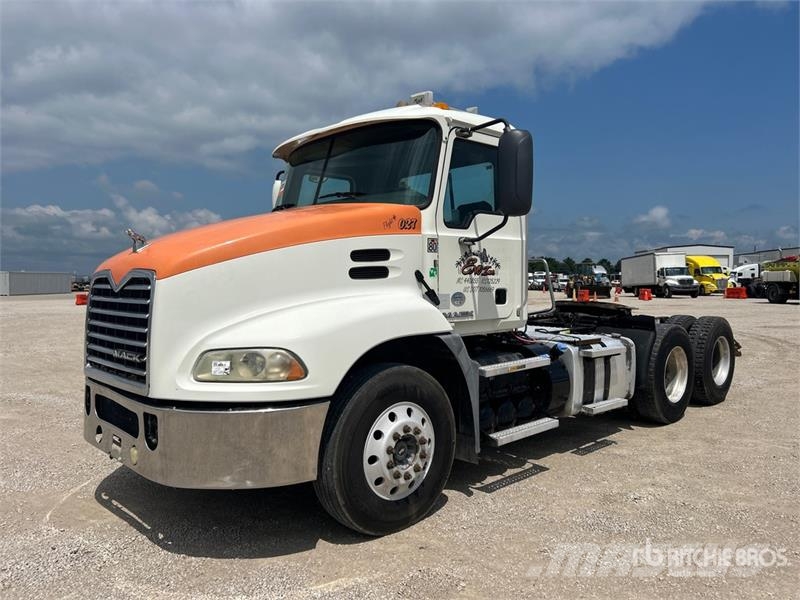 Mack CXU613 曳引機組件