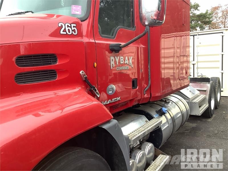 Mack CXU613 Prime Movers