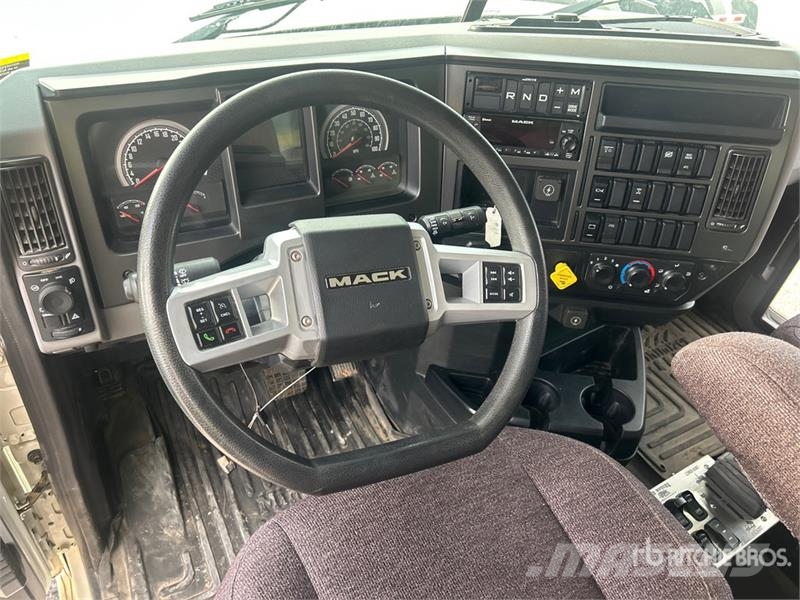 Mack GR84F Granite 8x4 Tri/A Dump Truck Kipper