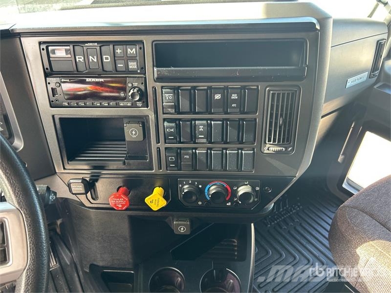 Mack GR84F Granite 8x4 Tri/A Dump Truck Kipper