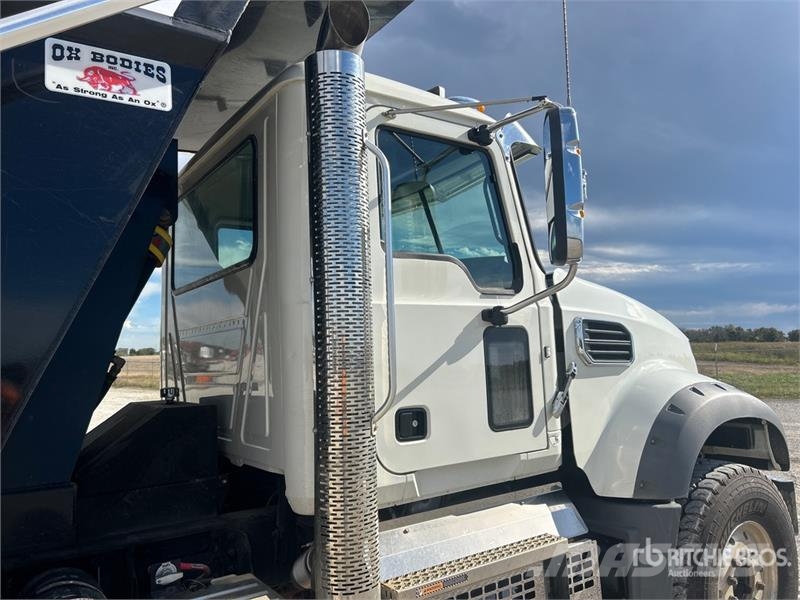 Mack GR84F Granite 8x4 Tri/A Dump Truck Kipper