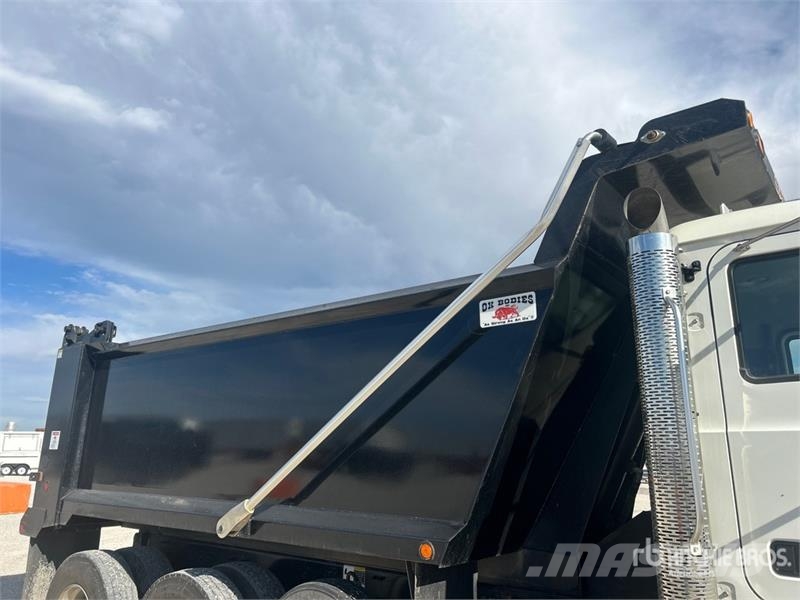 Mack GR84F Granite 8x4 Tri/A Dump Truck Kipper