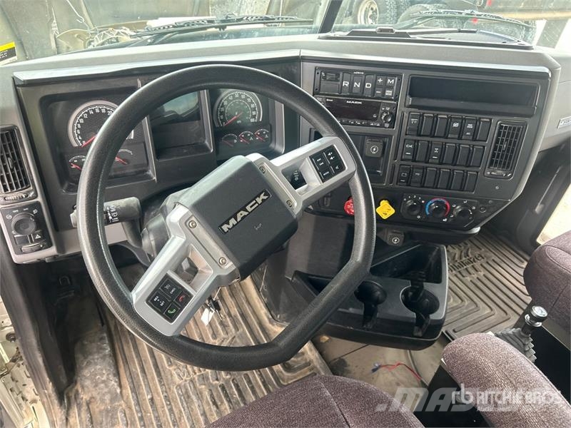 Mack GR84F Granite 8x4 Tri/A Dump Truck Kipper