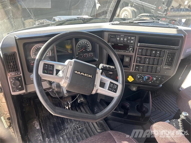 Mack GR84F Granite 8x4 Tri/A Dump Truck Kipper