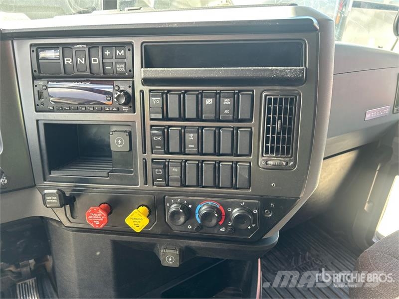 Mack GR84F Granite 8x4 Tri/A Dump Truck Kipper