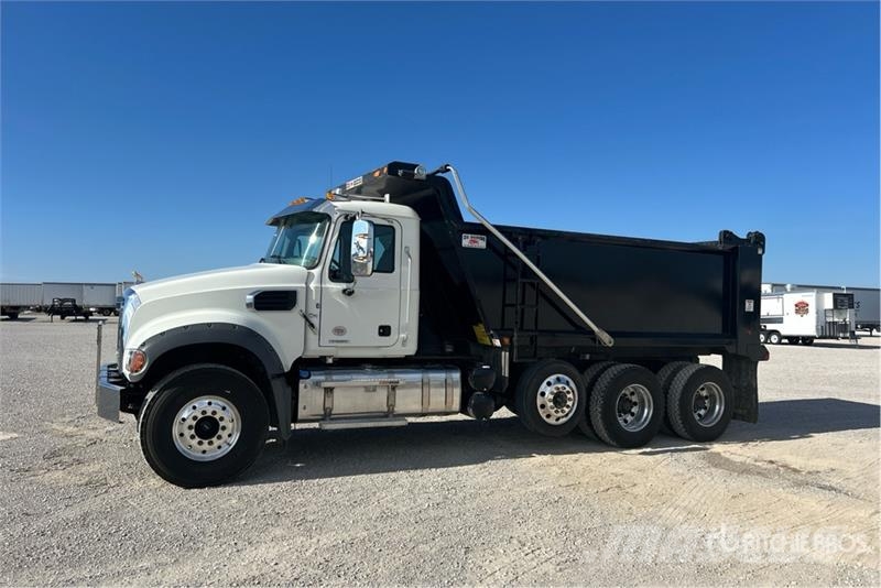 Mack Granite Kipper