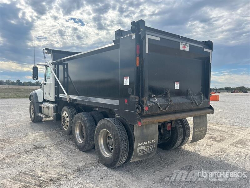 Mack Granite Kipper