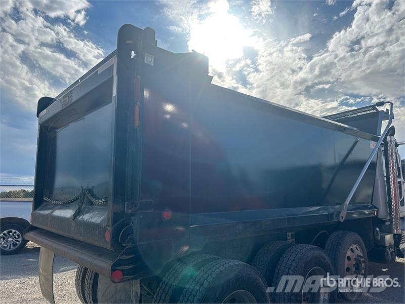 Mack Granite Kipper