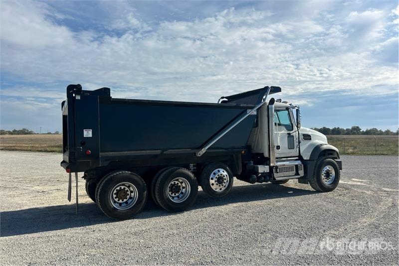 Mack Granite Kipper