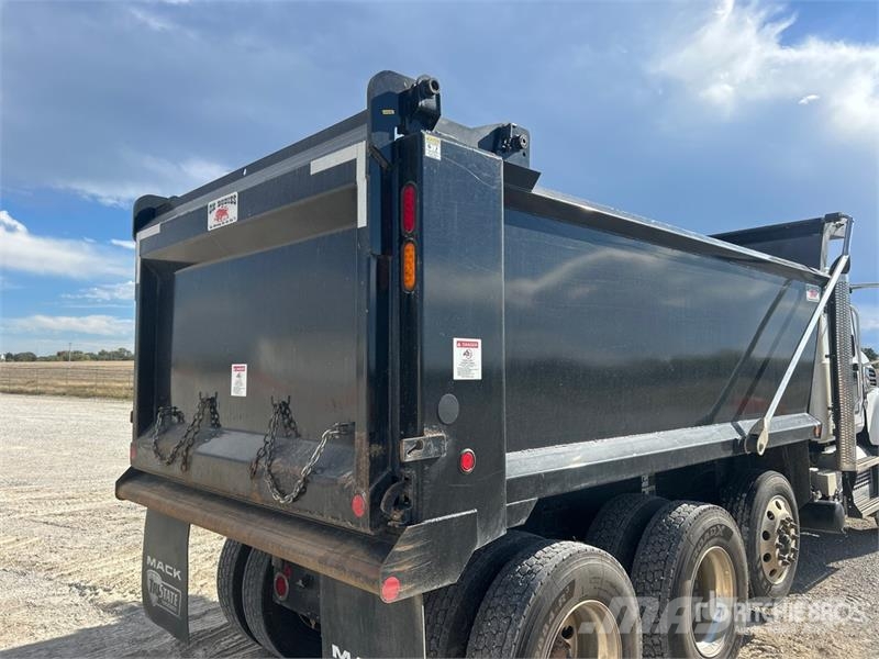 Mack Granite Kipper