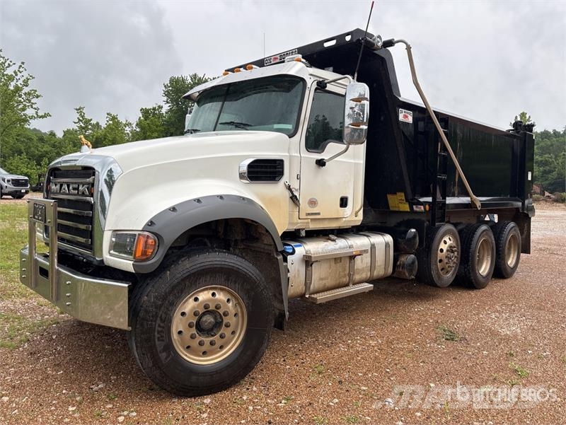 Mack Granite Kipper