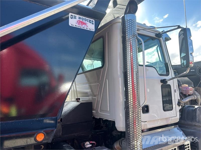 Mack Granite Kipper