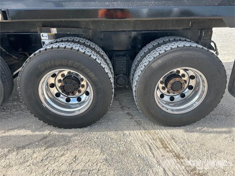 Mack Granite Kipper