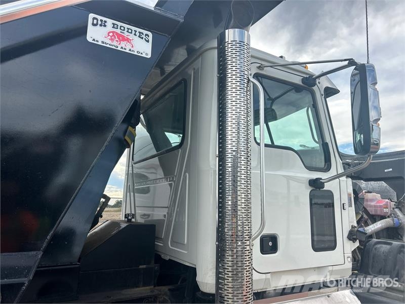 Mack Granite Kipper