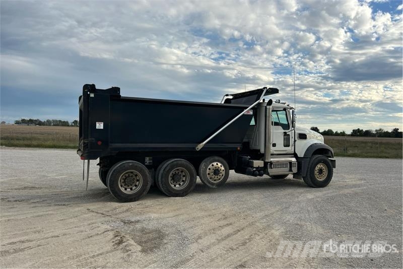 Mack Granite Kipper
