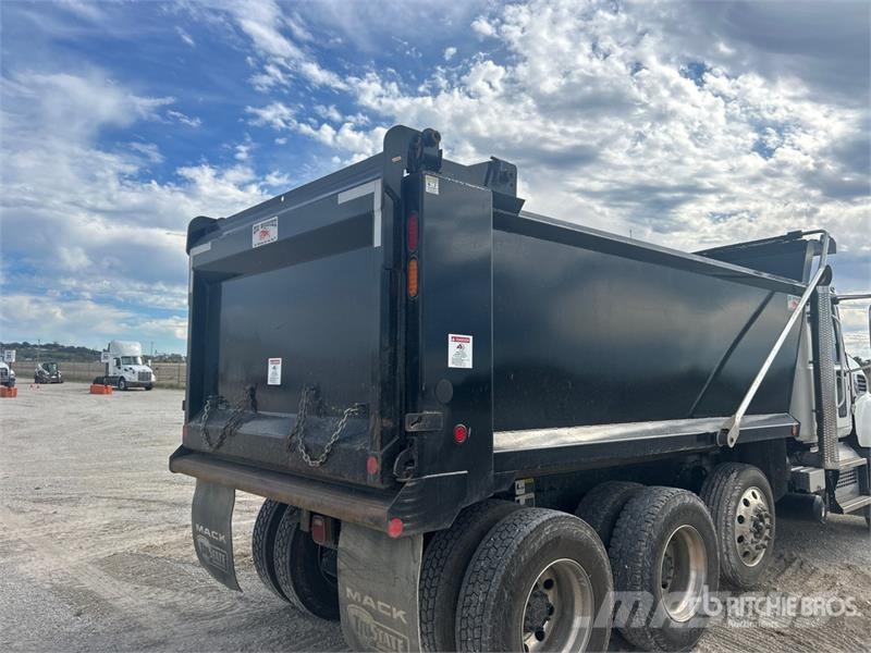 Mack Granite Kipper