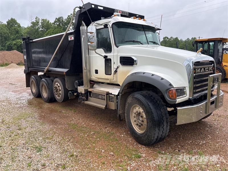 Mack Granite Kipper
