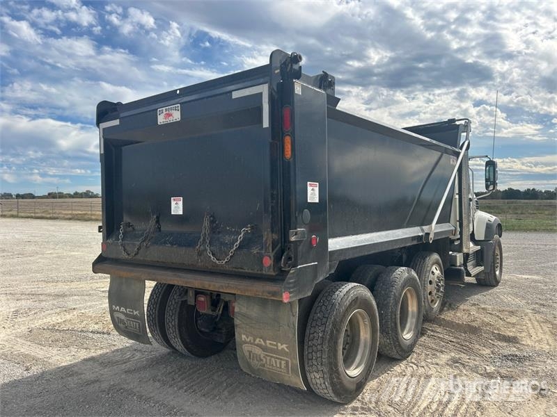 Mack Granite Kipper