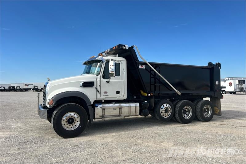 Mack Granite Kipper