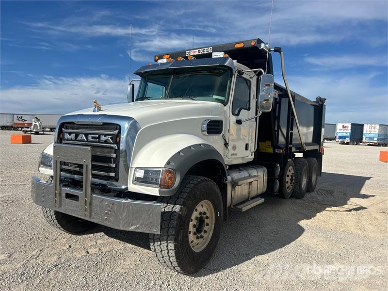 Mack Granite Kipper