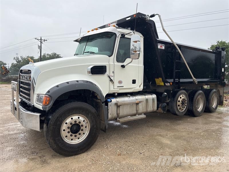 Mack Granite Kipper