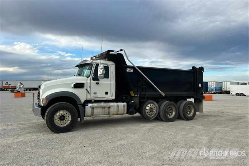 Mack Granite Kipper