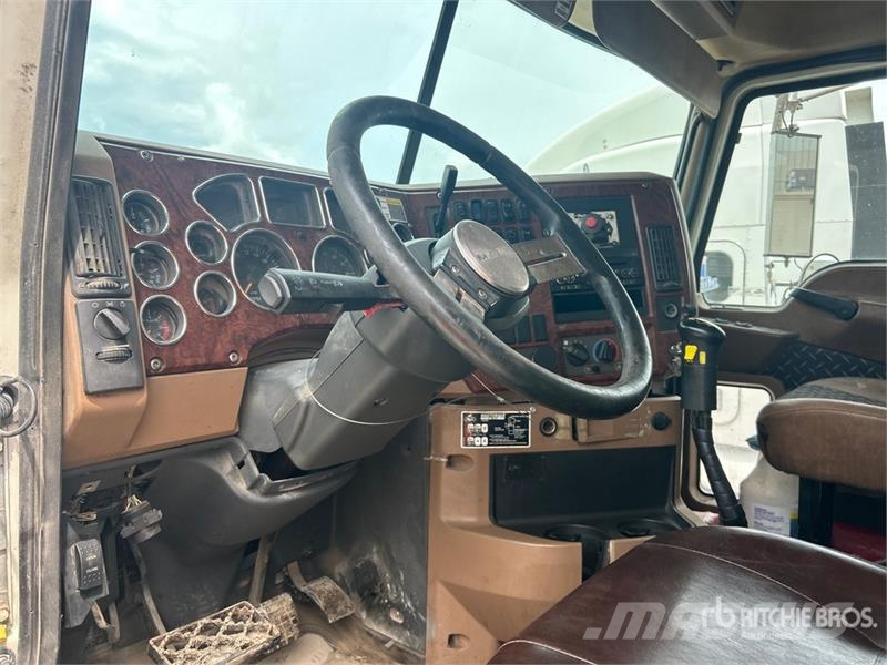 Mack GU713 Pašizgāzējs