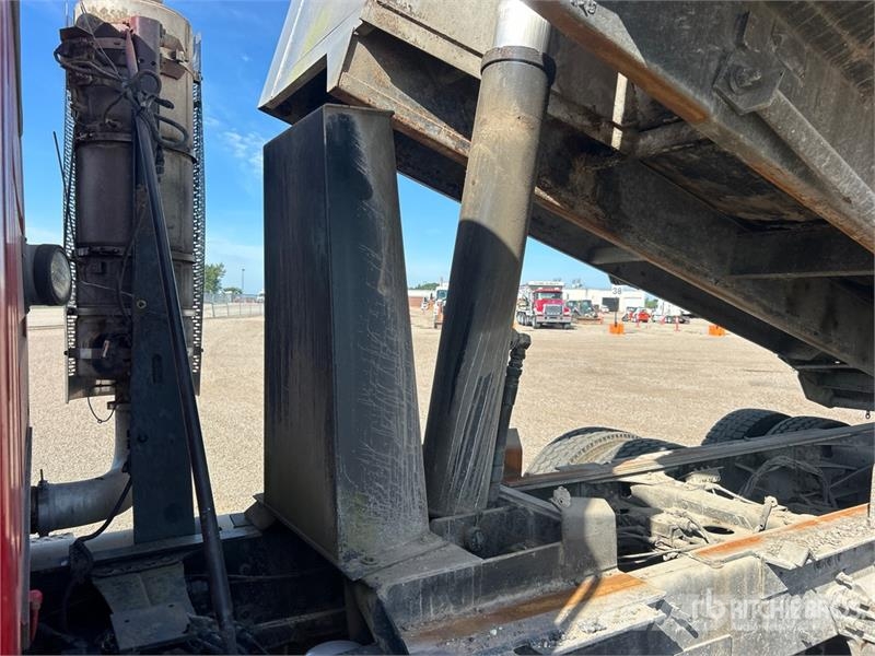 Mack GU713 Tipper trucks