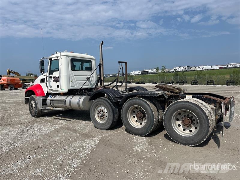 Mack GU713 Trekkvogner