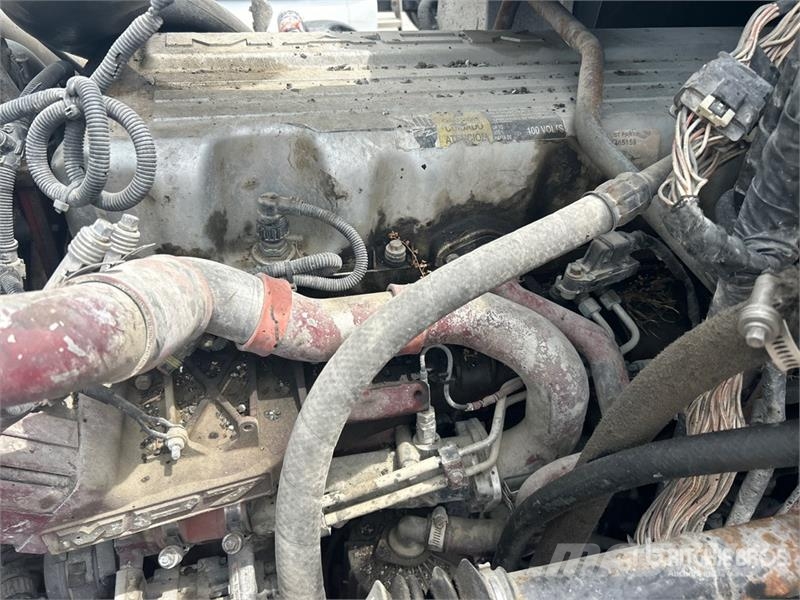 Mack GU713 Pašizgāzējs