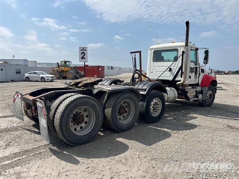 Mack GU713 Trekkvogner