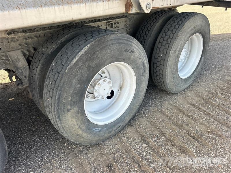 Mack GU713 Tipper trucks