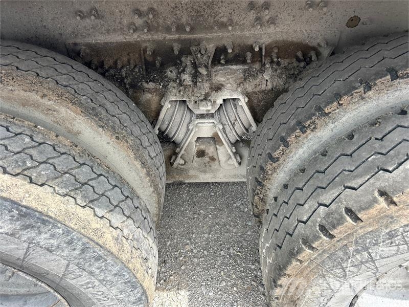 Mack GU713 Pašizgāzējs